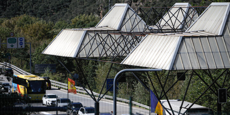 El control a tots els extracomunitaris quan surtin d’Andorra queda ajornat