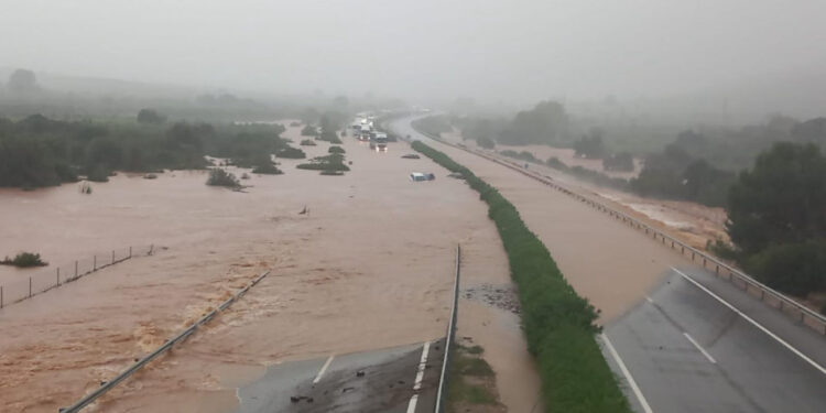 (vídeo) Alerta per inundació a la costa tarragonina amb milers de segones residències d’andorrans i l’AP7 tallada
