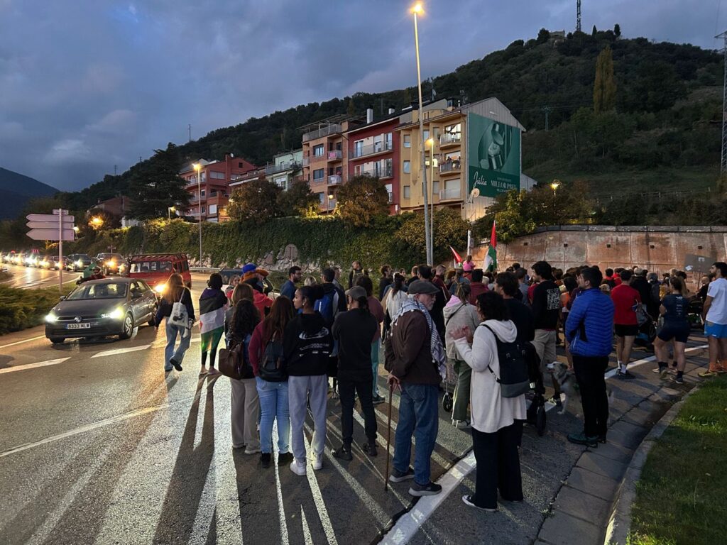 Manifestació propalestina en la connexió entre la Seu i Andorra.
