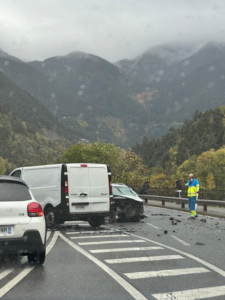 L'estat dels vehicles després de l'accident.