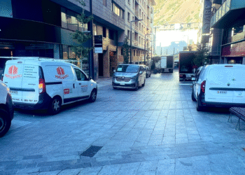 Queixes pels múltiples vehicles que aparquen al carrer peatonal Prat Primer