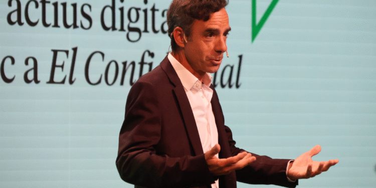 El moderador i economista Javier Molina, expert en actius digitals i col·laborador econòmic a El Confidencial.