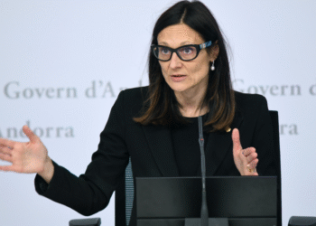 La ministra de Justícia i Interior, Ester Molné, en roda de premsa.