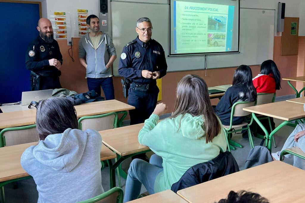 Una xerrada de la policia a les escoles. Foto: Policia d'Andorra