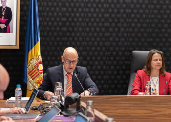 Quim Dolsa i Rosa Gili en sessió de comú. Foto: Comú EE.