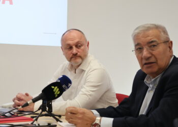 El director de serveis corporatius, Marc Grau, i el gerent de Coopalsa, Gabriel Dallerès, durant la presentació. Foto: I. M. (ANA)