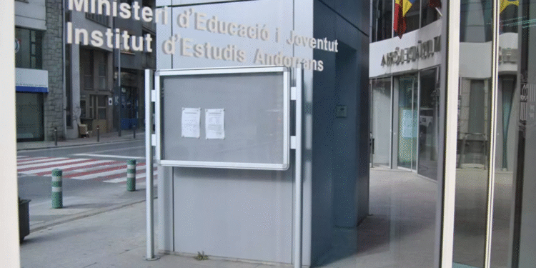 Façana del ministeri d'Educació i Esenyament Superior. Foto: ANA