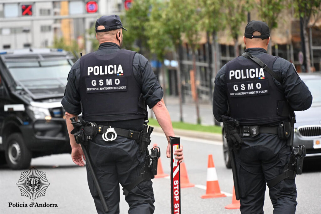 Dos policies andorrans. Foto: Policia.