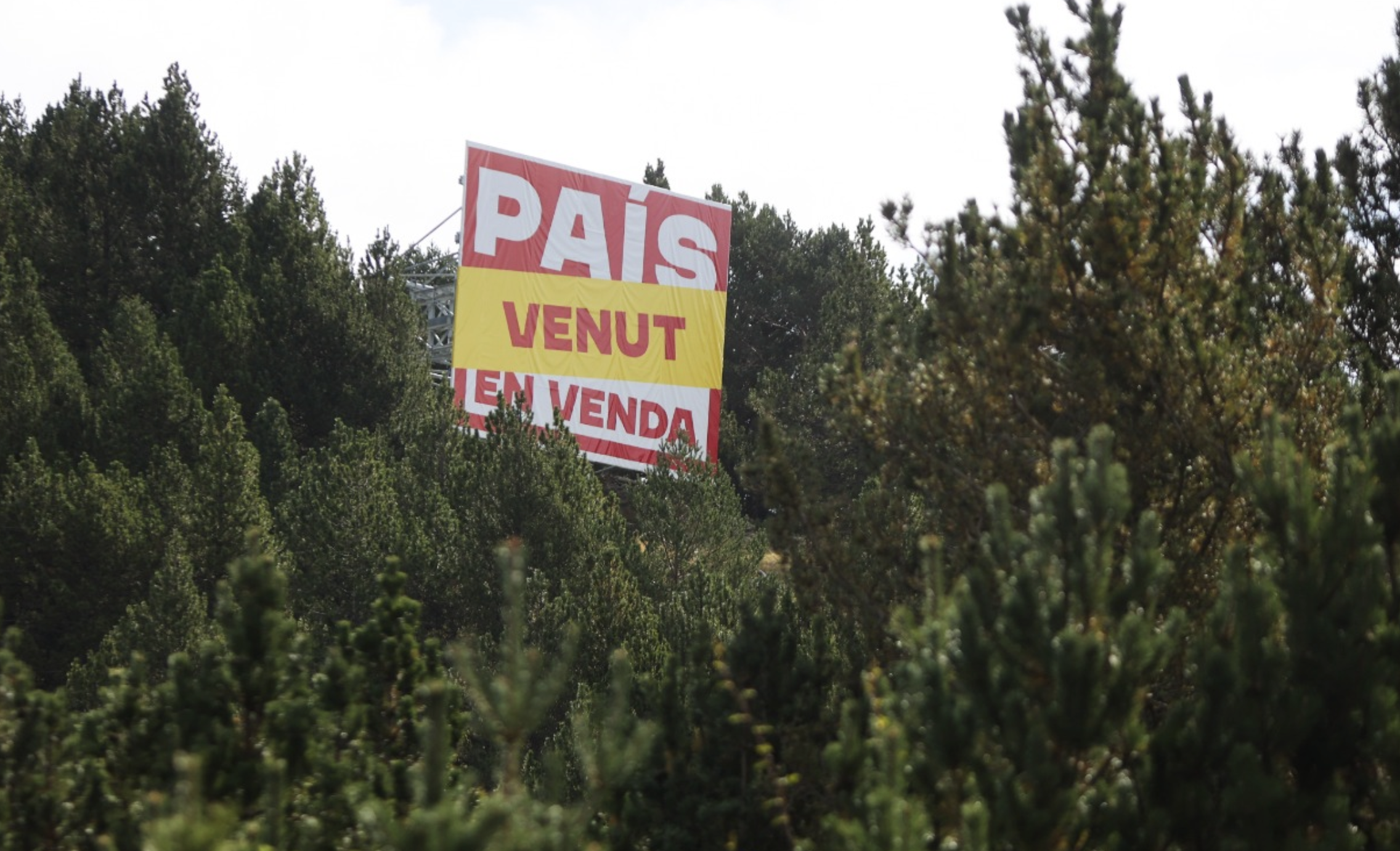 Imatge del cartell de Tito Farré al Coll de la Gallina. Foto: L'Andart.