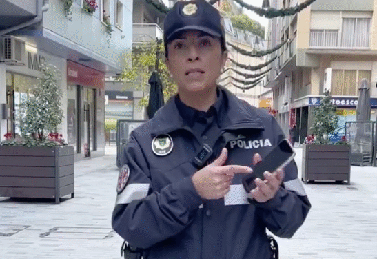 L'agent que apareix al vídeo de la policia.