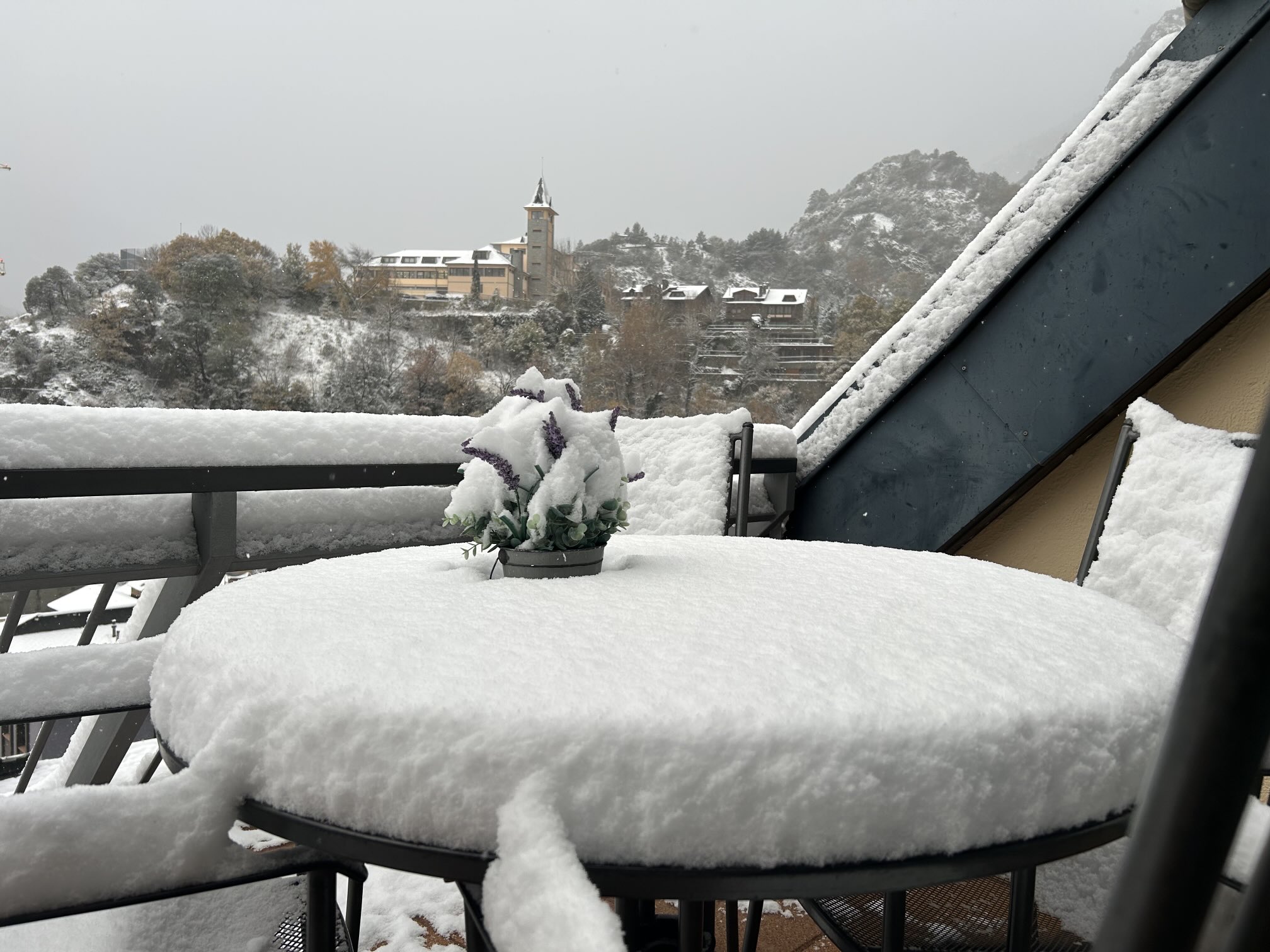 L'última nevada d'aquesta setmana. Foto: X Ribas.