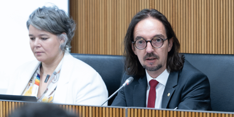 El secretari d'Estat per a les Relacions amb la Unió Europea, Landry Riba, durant la darrera compareixença al Consell General.