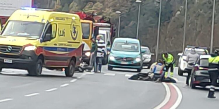 L’accident d’un motorista a l’avinguda de la Bartra provoca fortes retencions