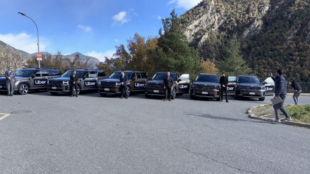 La flota d'Uber qu eha començat a operar avui. Foto: Uber.