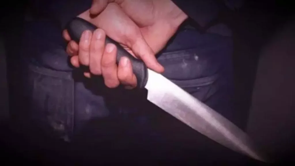 Un home amb un ganivet de cuina. Foto: Trip Advisor.