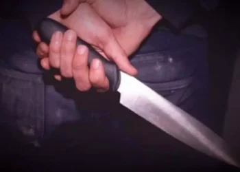 Un home amb un ganivet de cuina. Foto: Trip Advisor.