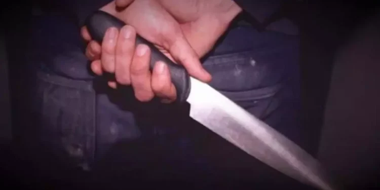 Un home amb un ganivet de cuina. Foto: Trip Advisor.