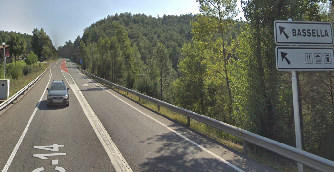 Un accident talla el trànsit en ambdós sentits a la C-14 a Bassella