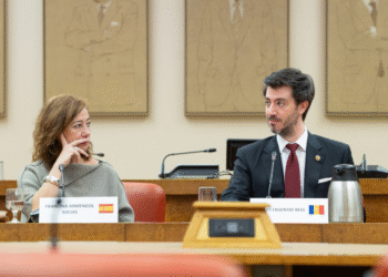La presidenta del Congrés espanyol, Francina Armengol, i el síndic general, Carles Ensenyat.