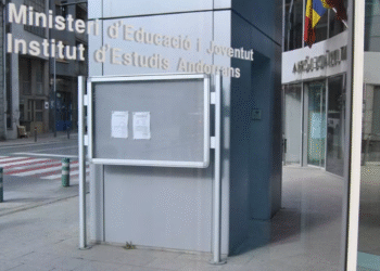 Govern diu que els professors poden parlar lliurement amb la premsa a títol individual