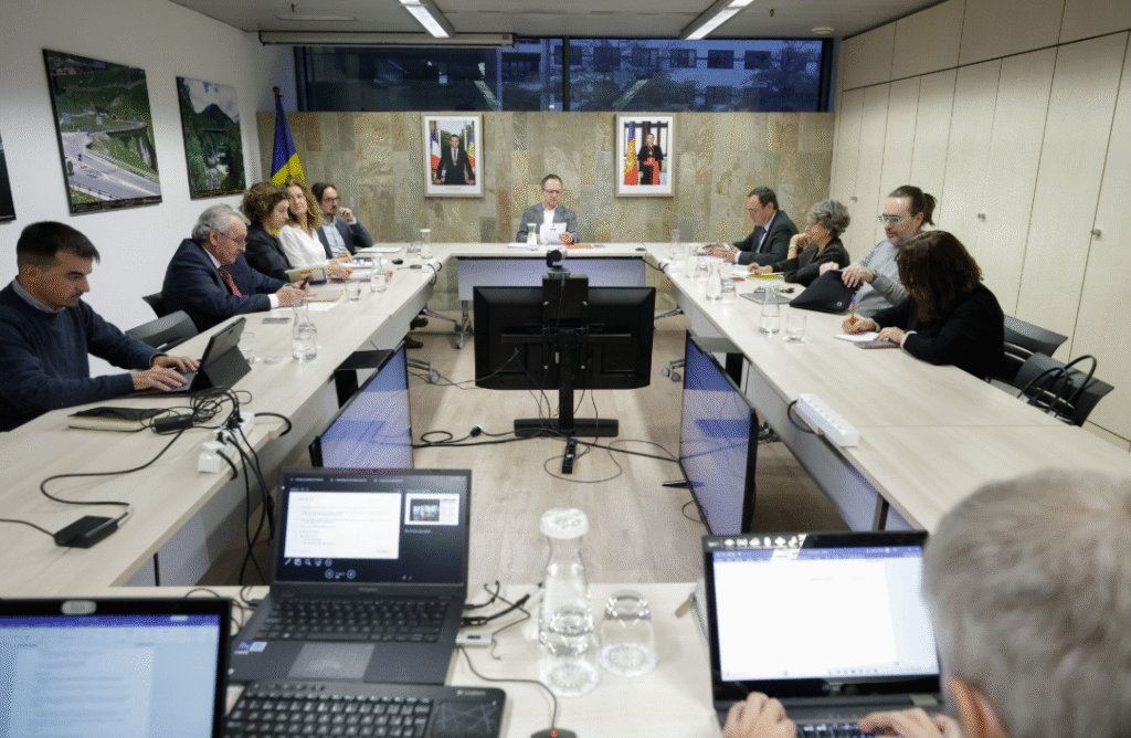 Durant la reunió pel pacte d'estat.