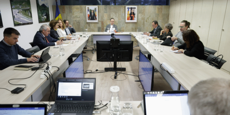 Durant la reunió pel pacte d'estat.