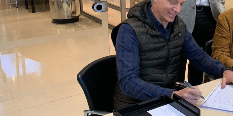 Viladomat no pot garantir l’obertura de totes les botigues aquest hivern per l’Entry/Exit als immigrans sud-americans