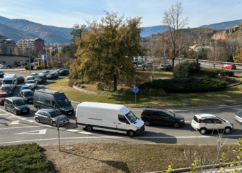 La fotografia que mostra les grans retencions a la Seu per accedir a Andorra
