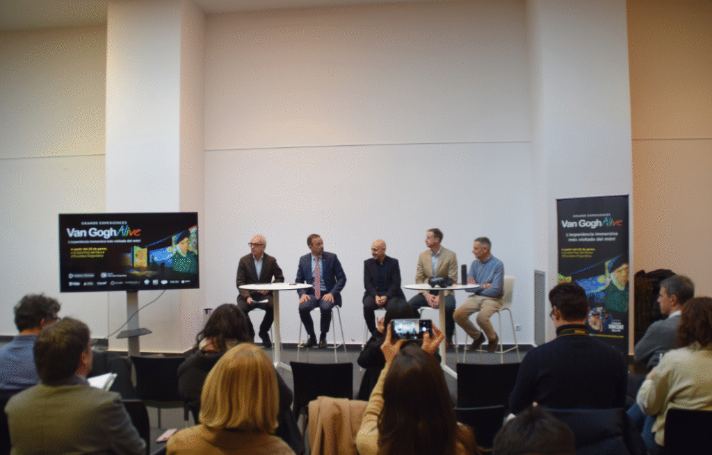 El promotor de Van Gogh Alive a Andorra, Francesc Camp, el ministre de Turisme i Comerç, Jordi Torres, el cònsol menor d'Escaldes-Engordany, Quim Dolsa, el director comercial de Grande Experiences, Rob Kirk, i el també promotor de Van Goght Alive A Andorra, Gilbert Saboya, durant la presentació de l'experiència.