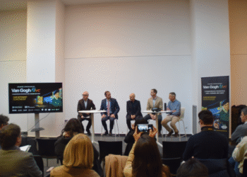 El promotor de Van Gogh Alive a Andorra, Francesc Camp, el ministre de Turisme i Comerç, Jordi Torres, el cònsol menor d'Escaldes-Engordany, Quim Dolsa, el director comercial de Grande Experiences, Rob Kirk, i el també promotor de Van Goght Alive A Andorra, Gilbert Saboya, durant la presentació de l'experiència.