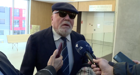 José Manuel Villarejo atén els mitjans a la Batllia. Foto: RTVA