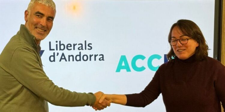 Imatge de l'acord entre Liberals i Acció. Foto: Liberals-Acció.