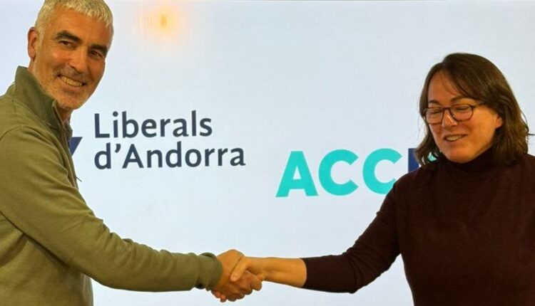Imatge de l'acord entre Liberals i Acció. Foto: Liberals-Acció.