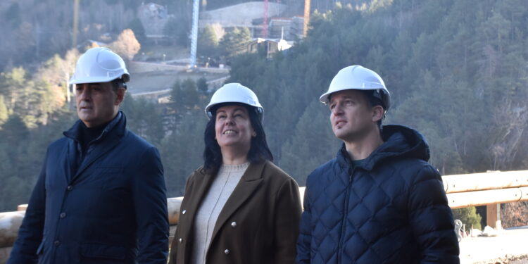 El ministre de Territori i Urbanisme, Raul Ferré, la cònsol major de la Massana, Eva Sansa, i el cònsol menor, Roger Fité. Foto: D. M. (ANA)