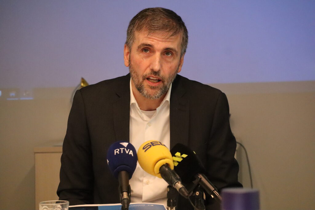 El coordinador del grup de Sociologia d’Andorra Recerca i Innovació (AR+I), Joan Micó, durant la presentació. Foto: I. M. (ANA)