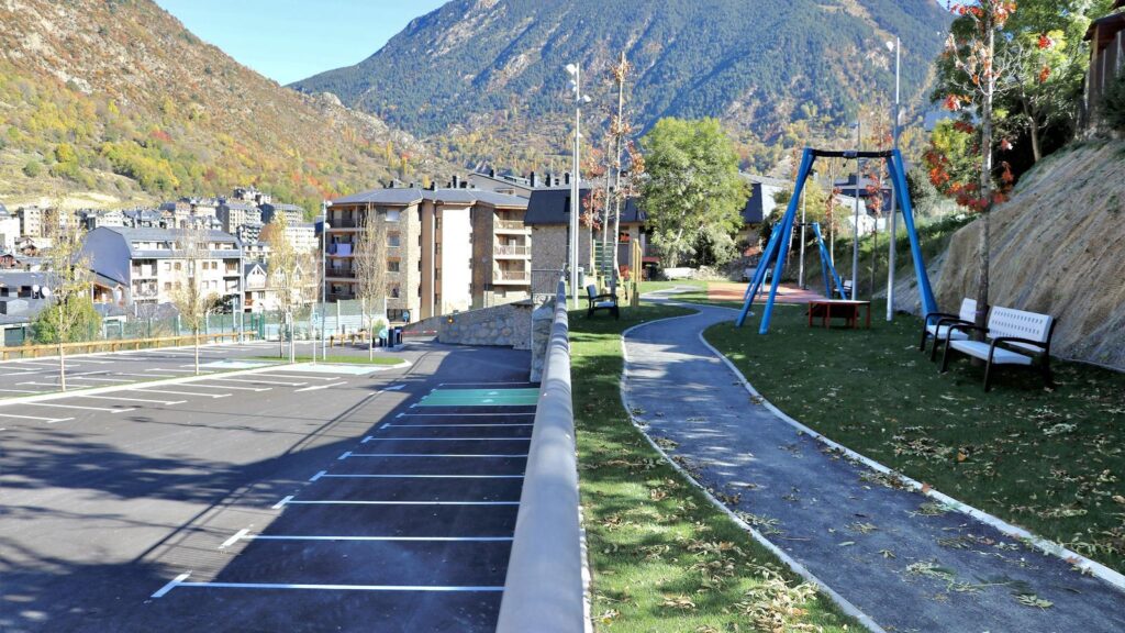 Una zona d'aparcament d'Encamp. Foto: Comú d'Encamp