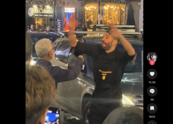 Un moment de l'acció del Creper de la Rotonda. Foto: TikTok.