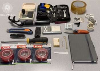 Els estris que feien anar per robar en els trasters. Foto: Policia d'Andorra