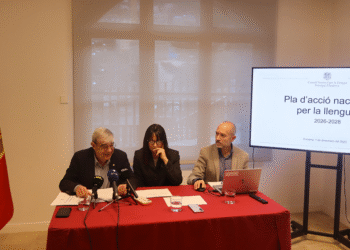 Els presidents del Consell Nacional de la Llengua, Ladislau Baró i Mònica Bonell, i el director del departament de Política Lingüística, Joan Sans.