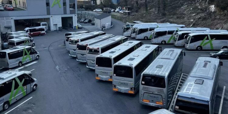 Andbus és la primera empresa andorrana amb un conveni col·lectiu aprovat per sufragi directe