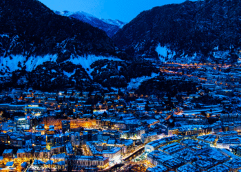 Andorra la Vella suspèn les autoritzacions per rètols i pantalles lluminoses a l’espai públic