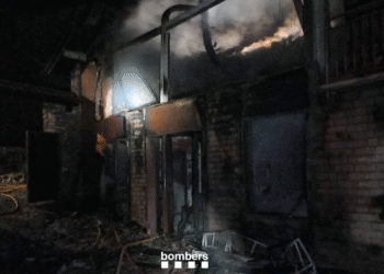 Incendi en una casa d'Ansovell (Foto: Bombers Generalitat)