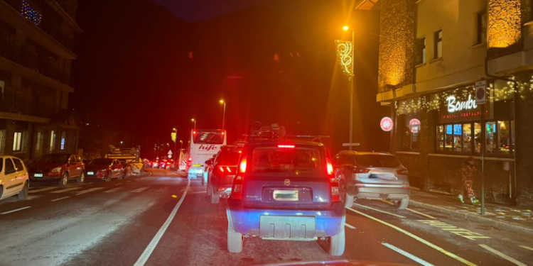 (Fotonotícia) Col·lapse global a la xarxa viària andorrana