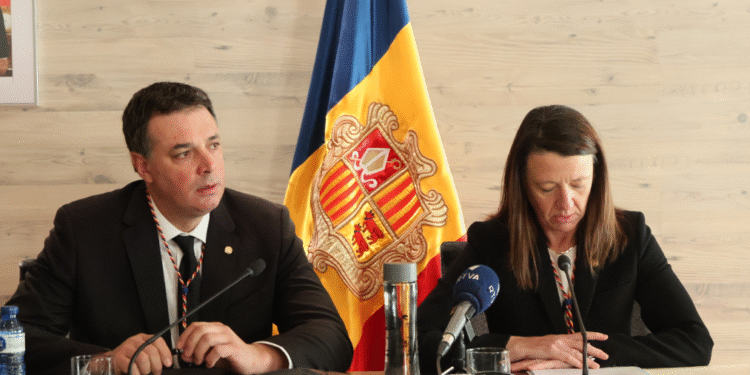 La cònsol major d'Ordino, Maria del Mar Coma, i el cònsol menor, Eduard Betriu.