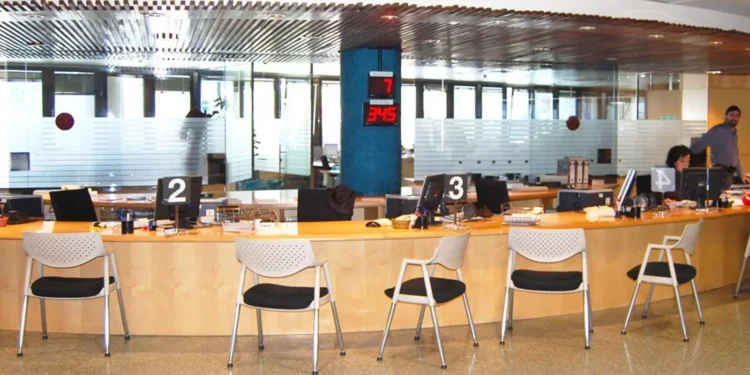 Oficina de tràmits a l'edifici administratiu. Foto: Arxiu.