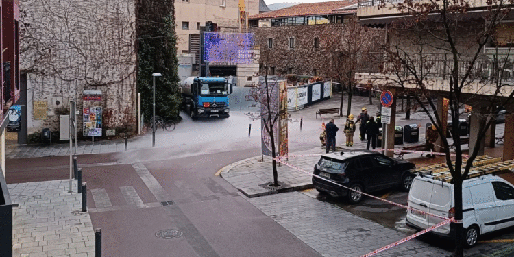 L'exterior de l'hospital de la Seu, on es pot veure l'oxigen que s'ha perdut.