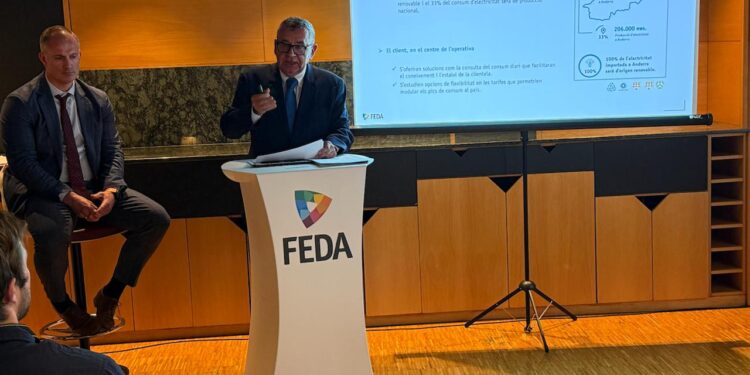 Albert Moles durant la presentació de les dades.