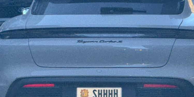 (Fotonotícia) La matrícula andorrana que deixa tothom en silenci