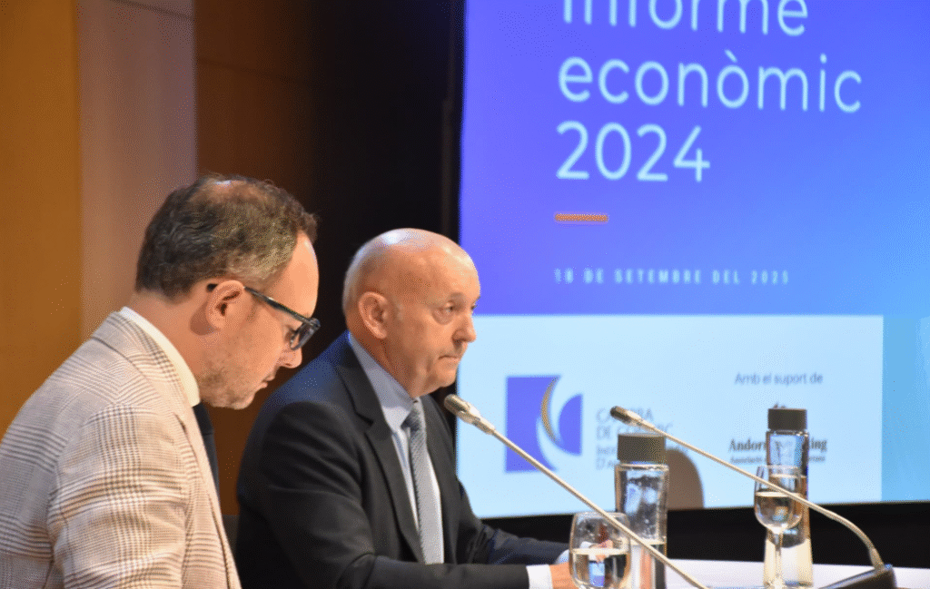 El president de la Cambra de Comerç, Josep Maria Mas, resumeix que la davallada del comerç al detall s’explica perquè els visitants, amb una situació econòmica ajustada, prioritzen gastar en experiències més que en certs productes.