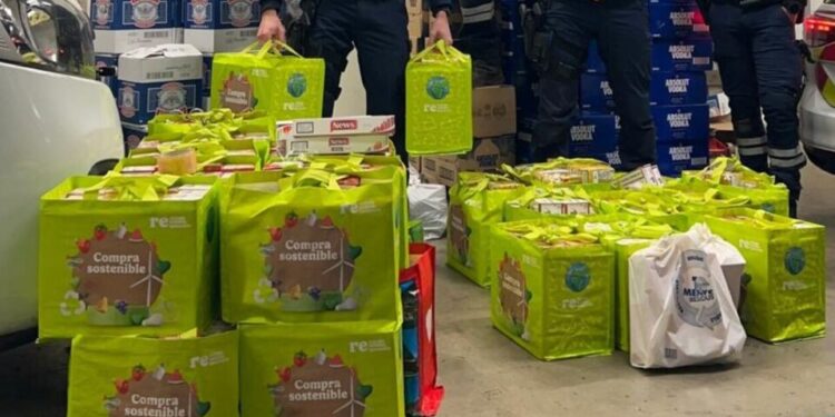 Imatge de les bosses d'Andorra plenes de tabac i al fons les caixes de vodka. Foto: AF.